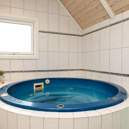 Nyaraló Three-bedroom Holiday In 18