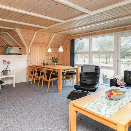 Three-bedroom Holiday In 18 Nyaraló
